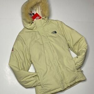 Women’s The North Face Winter Parka size Medium